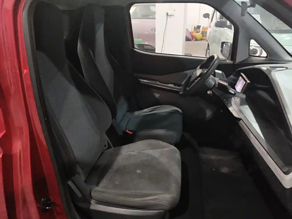 Фото 25 - Baojun E200