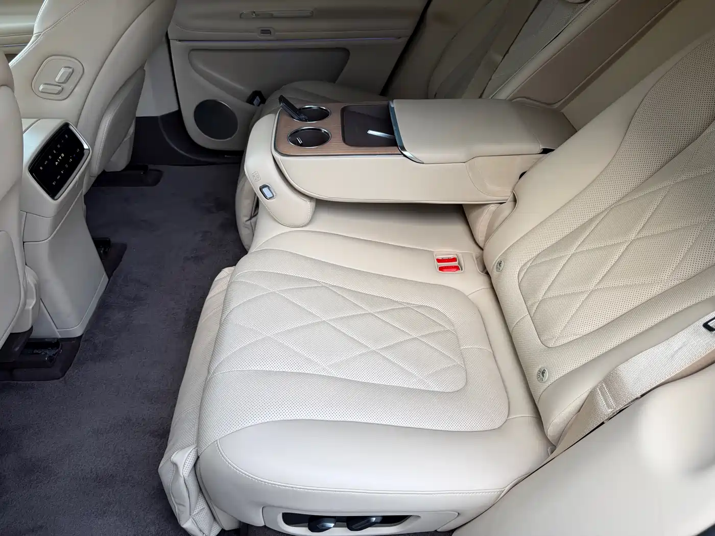 AITO Wenjie AITO M9 2024 Model Extended Range Ultra Edition 52kWh 5-Seater фото 13