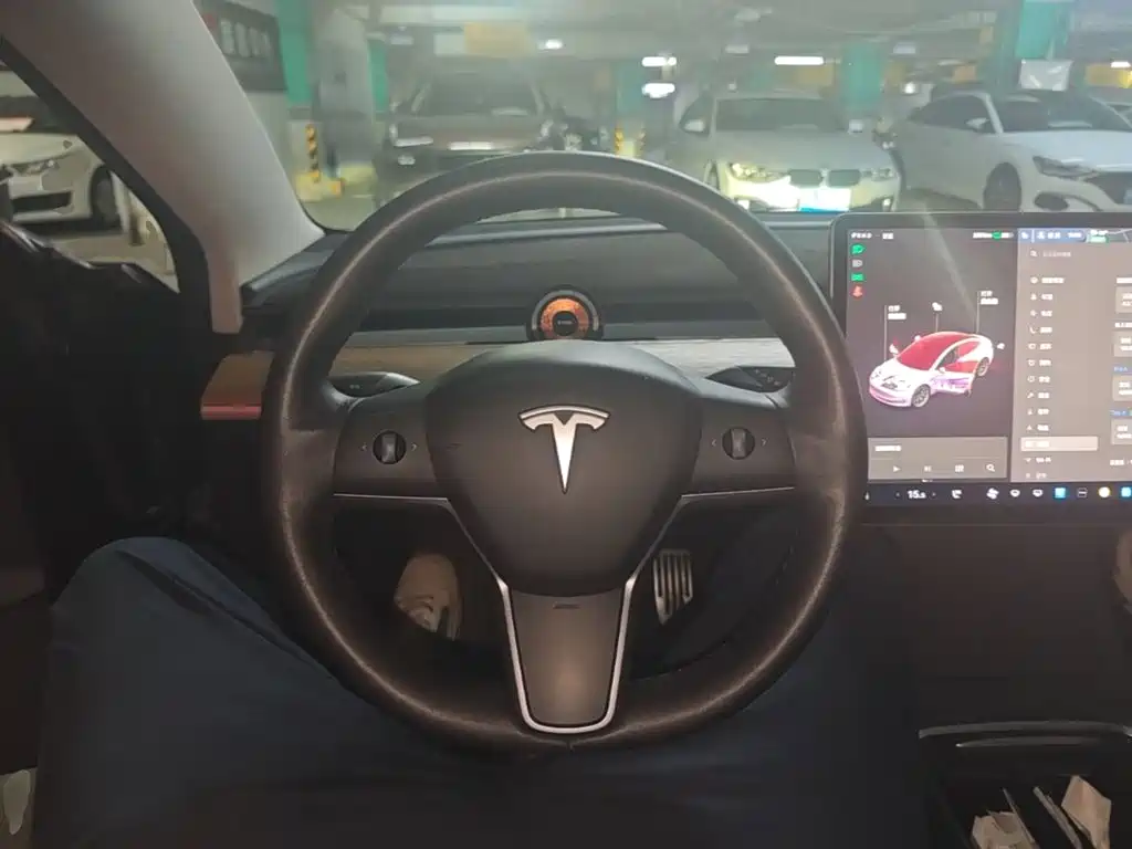 Фото 11 - Tesla Model 3