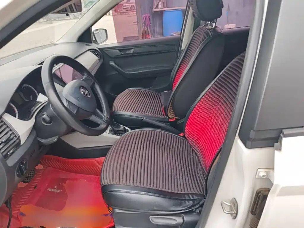 Škoda Fabia 2019 2017 1.4L Auto Car Enjoy Edition