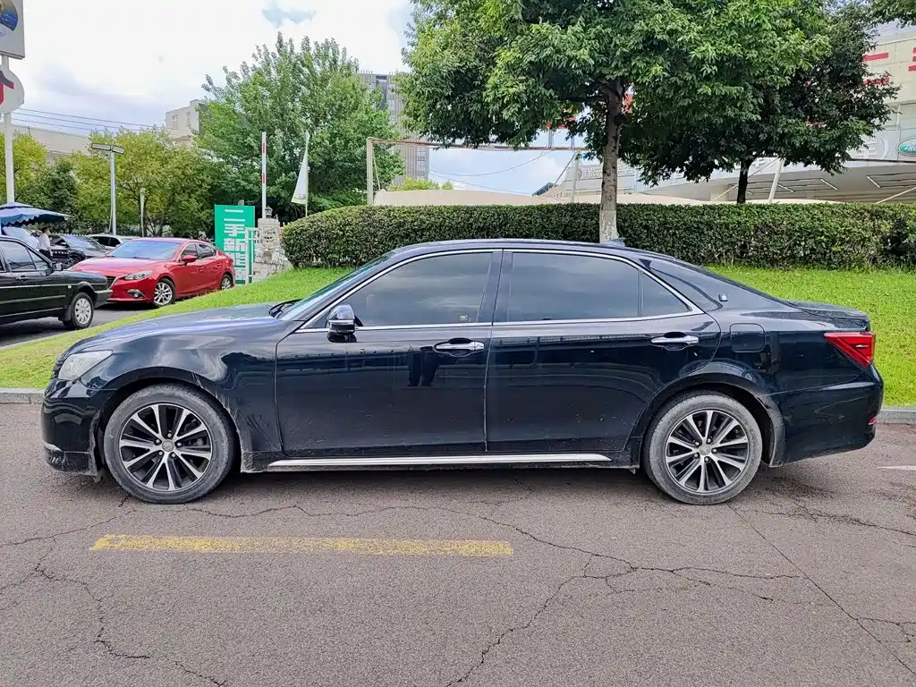 2019 Toyota Crown