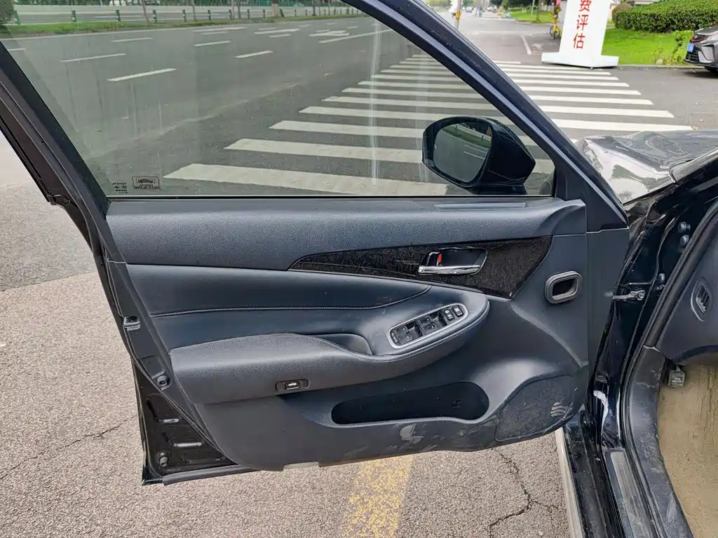 Toyota Crown 2019 2018 2.0T Fashion Edition