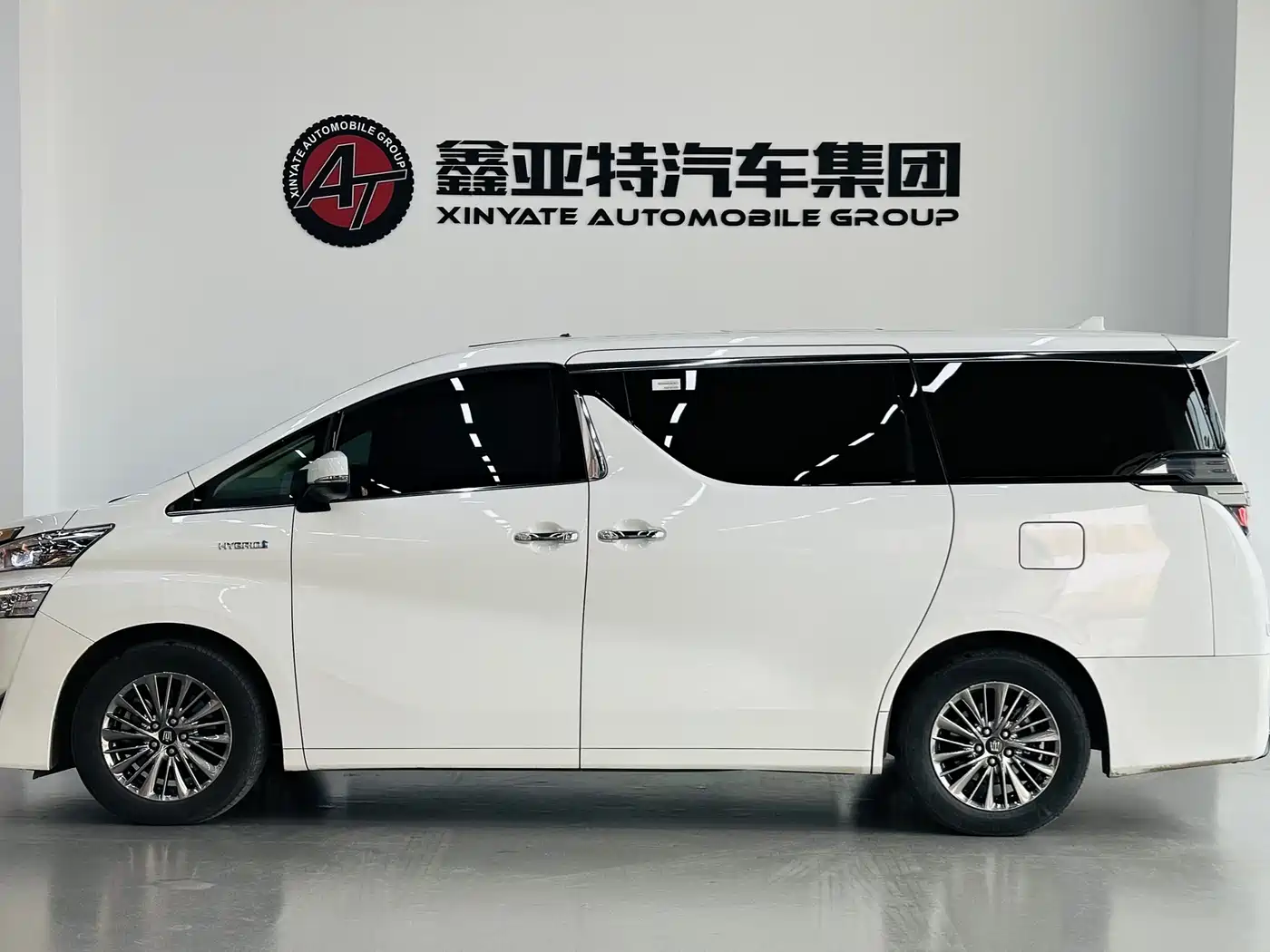 Toyota Vellfire 2021 Crown Hybrid 2.5L HV Premium Edition фото 5
