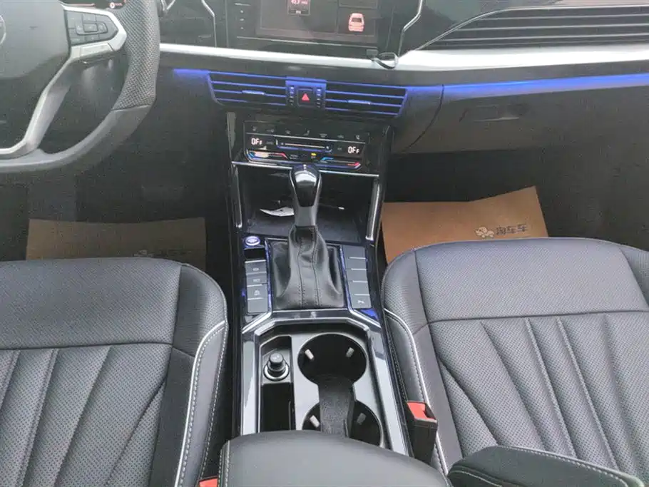 Volkswagen Passat 2024 380TSI Starlight Dragon Soaring Edition фото 16