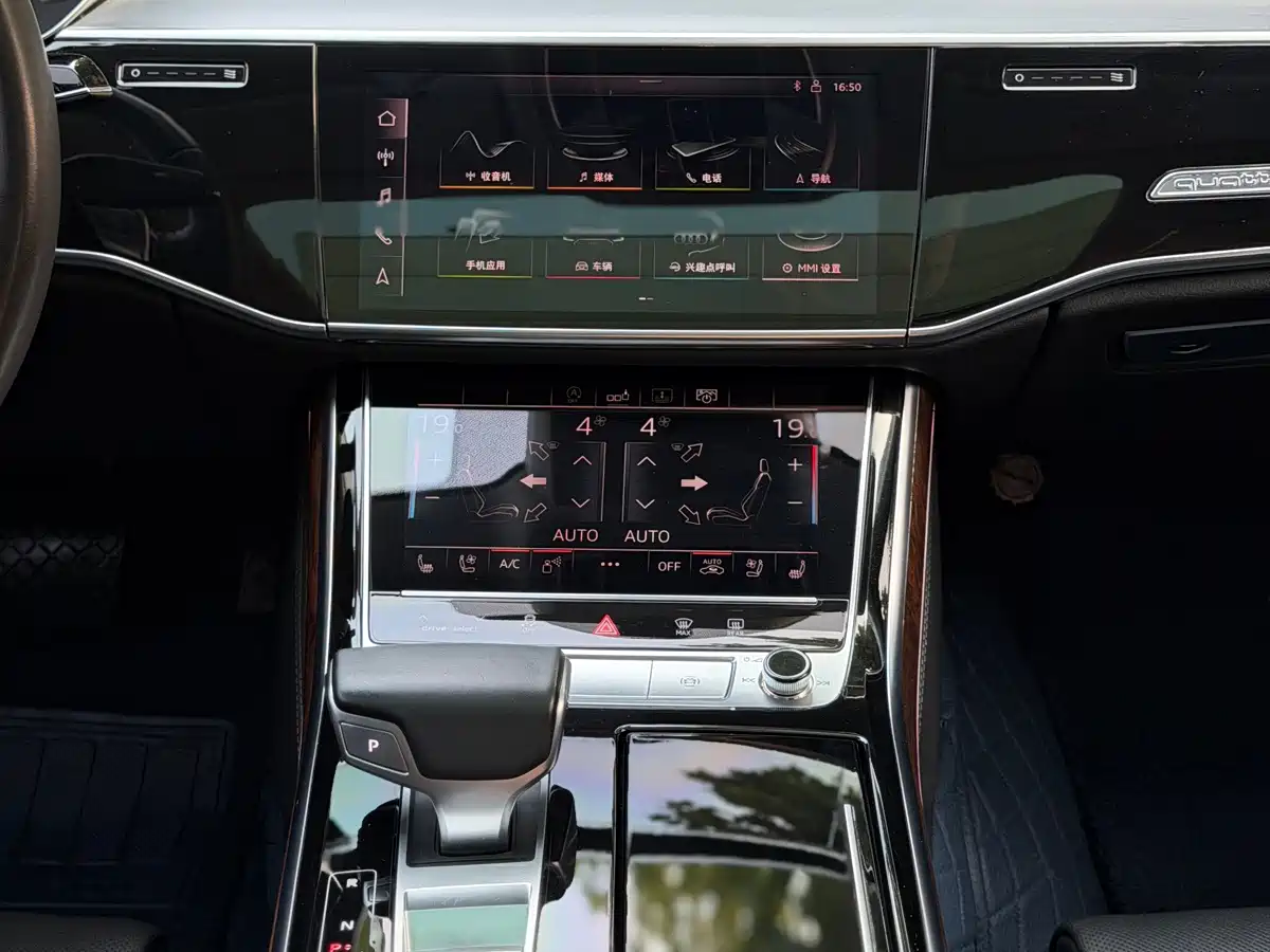 Photo 12 - Audi A8