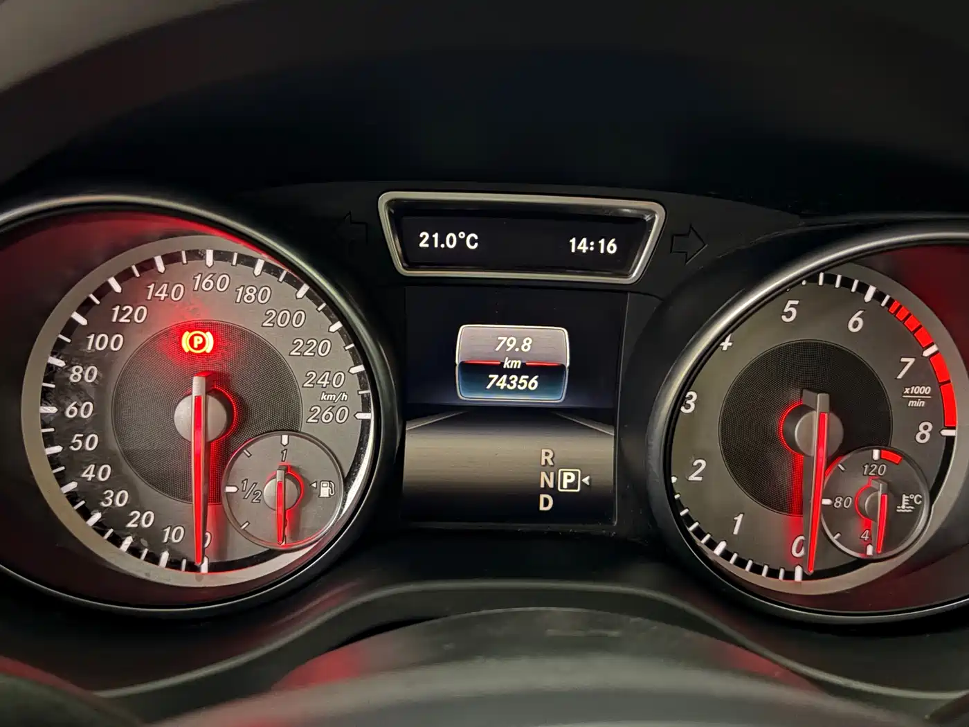 Mercedes-Benz GLA 2016 GLA 200 Dynamic фото 12