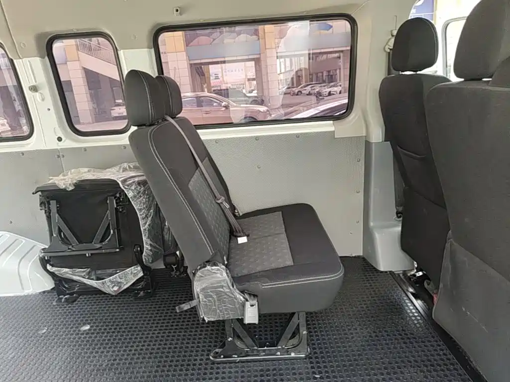 SAIC Maxus Xintu V80 2025 2024 Aoyun Value Edition 6AMT Long Wheelbase Medium Roof 127Ps 6/7/8/9 Seats