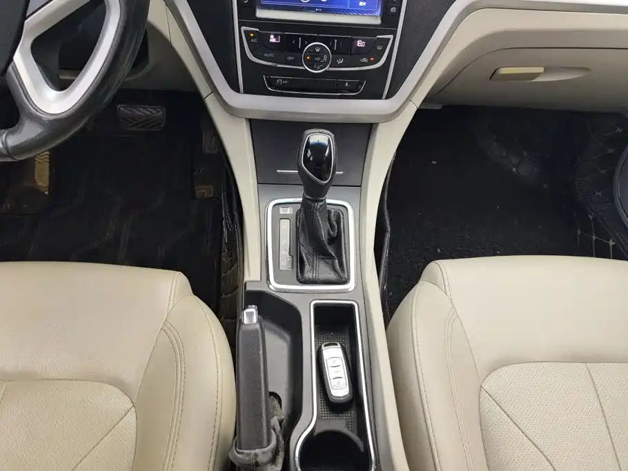 Фото 16 - Geely Emgrand