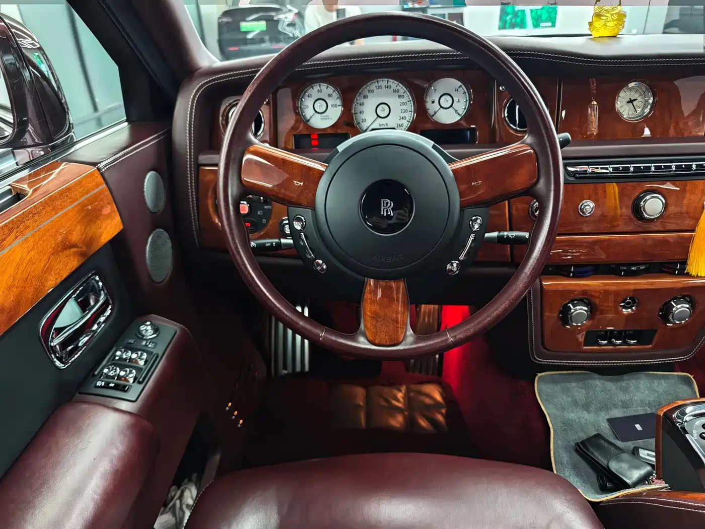 Фото 13 - Rolls-Royce Phantom
