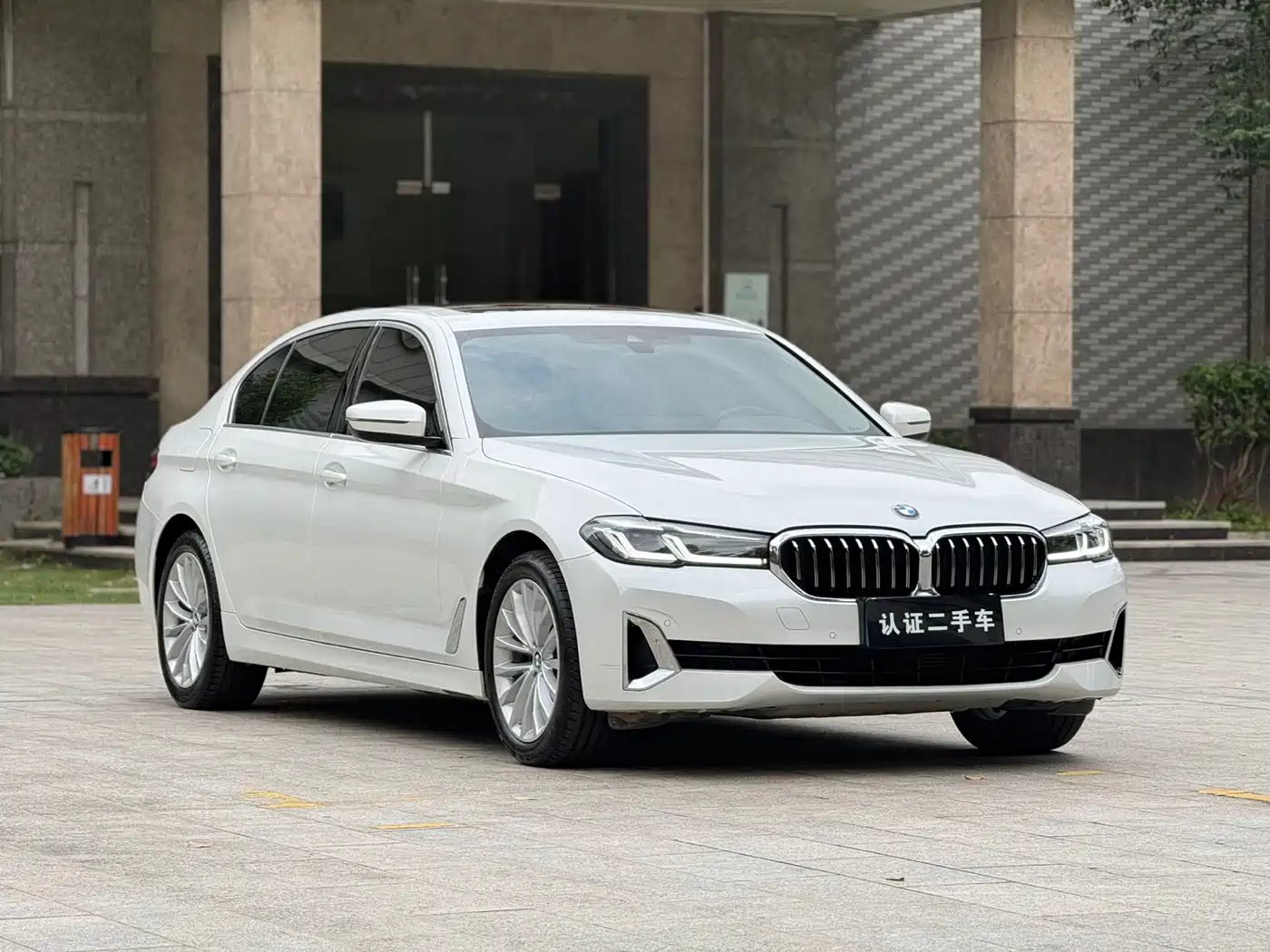 BMW 5 Series 2021 525Li Luxury Package фото 3