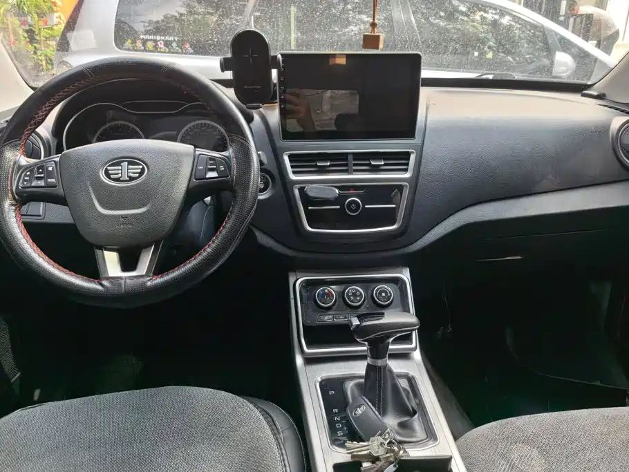 Besturn X40 2019 2019 1.6L Auto Luxury Type China V