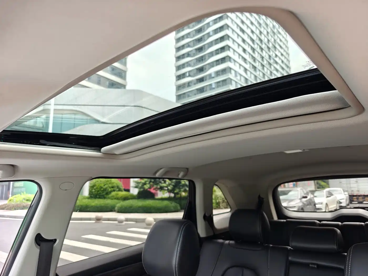 Landian E5 2024 2024 Glory Edition 100KM Premium Type 7-Seater