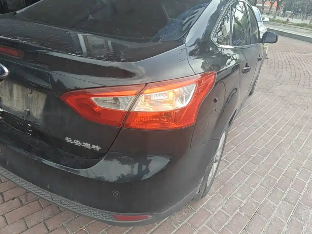 Фото 8 - Ford Focus