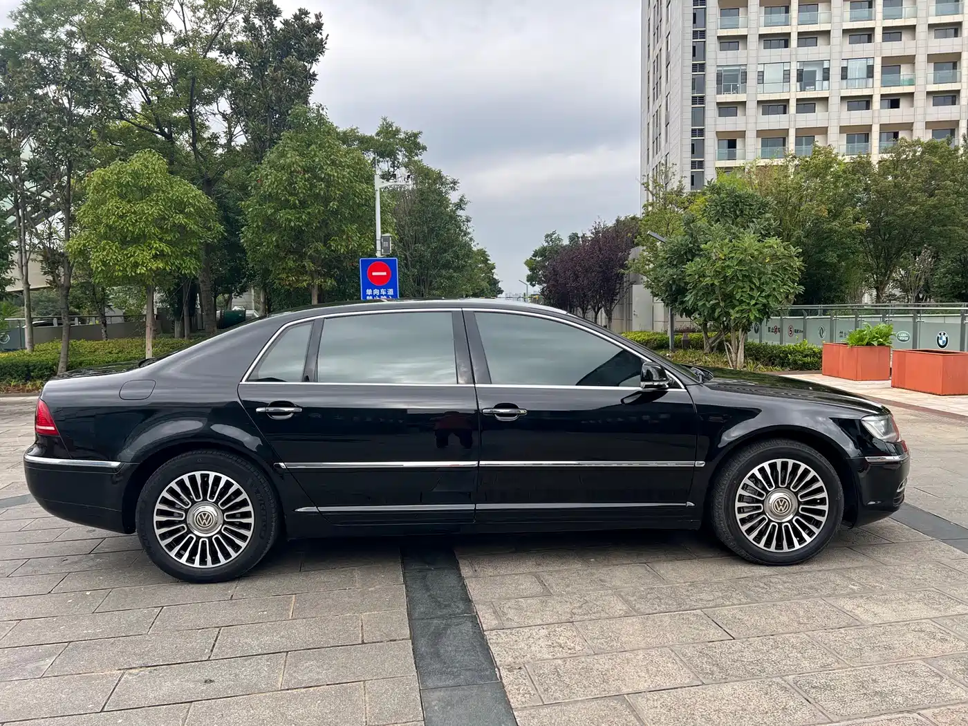 Volkswagen Phaeton 2011 2011 3.6L V6 5-Seater Extended Comfort