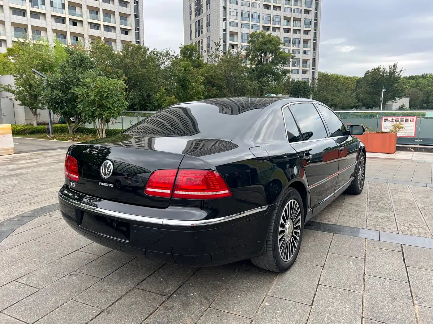 Volkswagen Phaeton 2011 2011 3.6L V6 5-Seater Extended Comfort