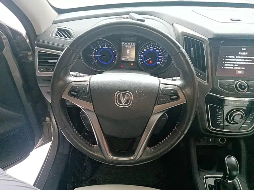Фото 11 - Changan CS35
