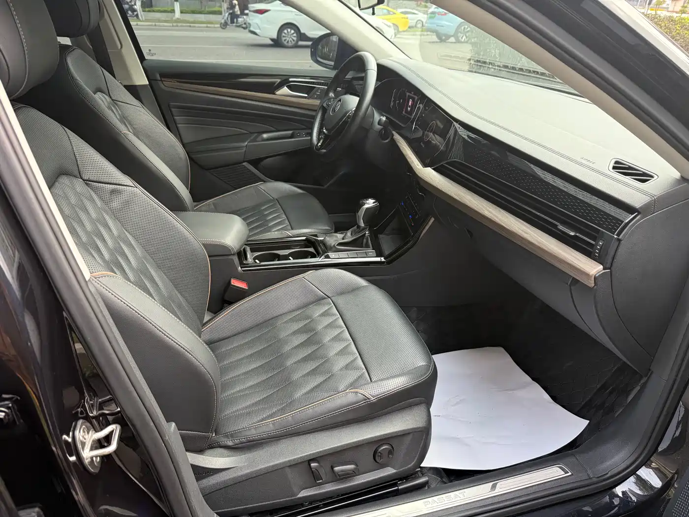 Volkswagen Passat 2020 330TSI Luxury Edition China VI фото 10