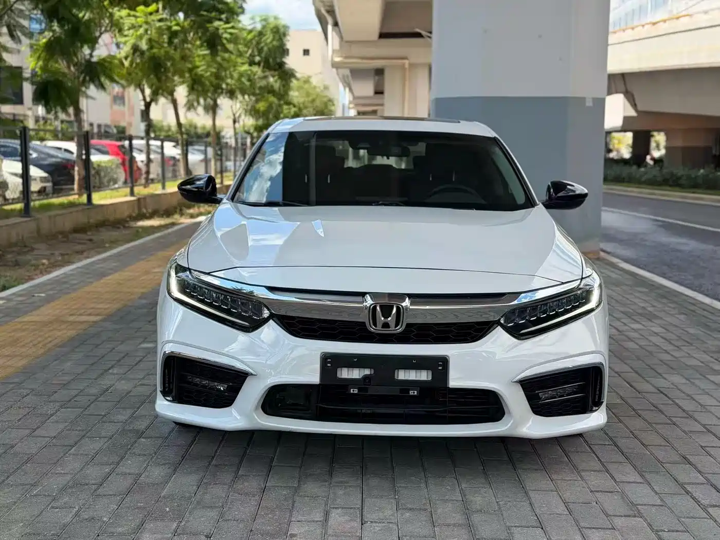 Фото 2 - Honda Inspire