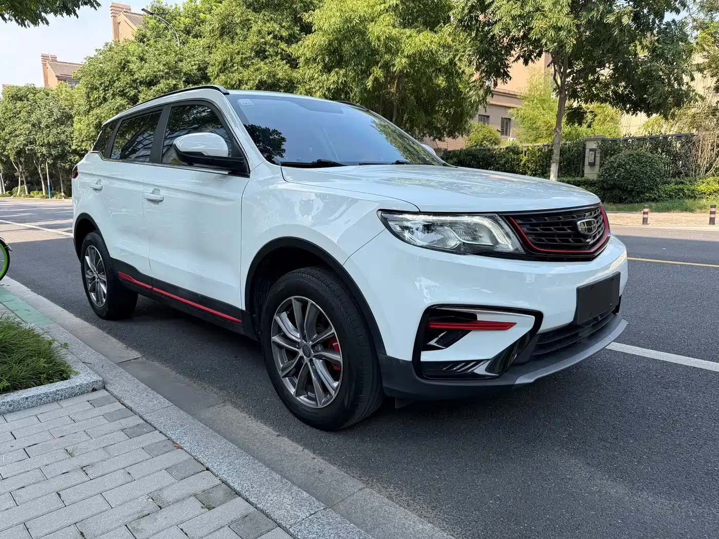 Photo 3 - Geely Atlas
