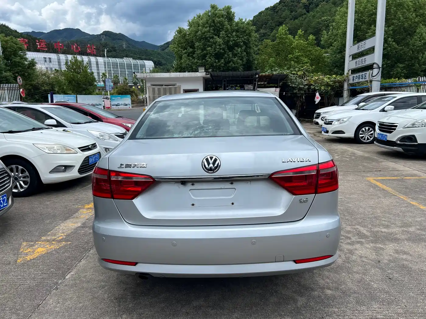 Volkswagen Lavida 2013 Facelift Classic 1.6L Automatic Trend фото 7