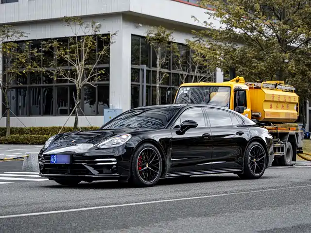 PORSCHE PANAMERA