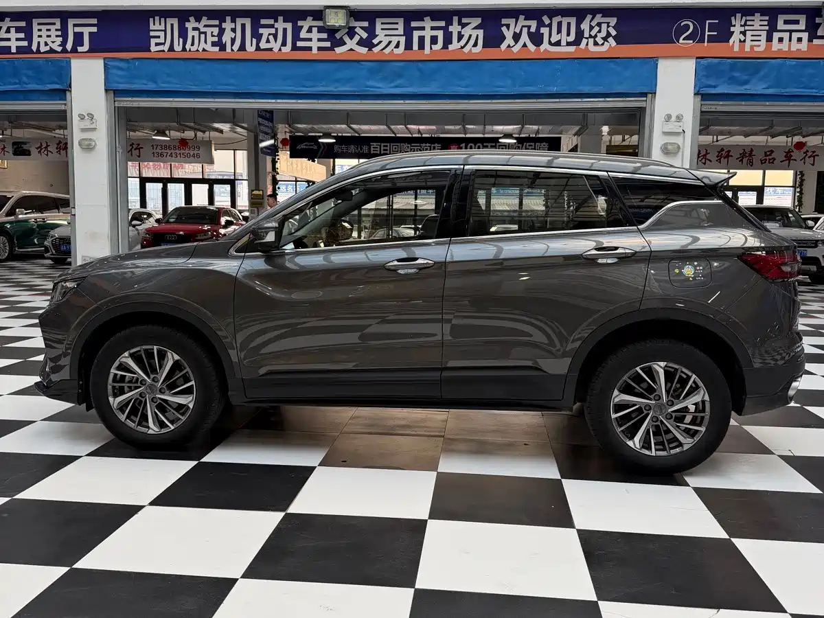 Фото 5 - Geely Coolray