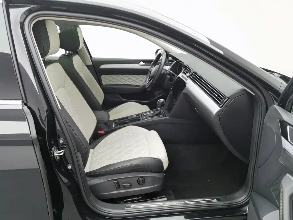 Volkswagen Magotan 2024 2023 Model 2 Million Commemorative Edition 330TSI DSG Luxury