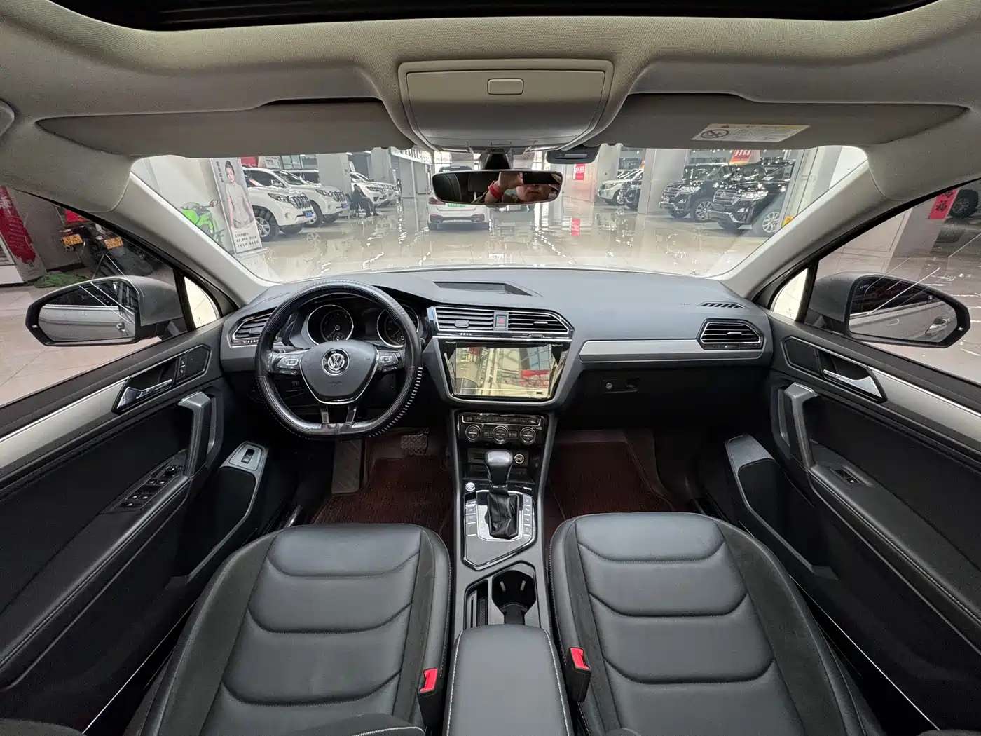 Volkswagen Tiguan L 2019 330TSI Automatic 2WD Smart Luxury Edition China VI фото 4