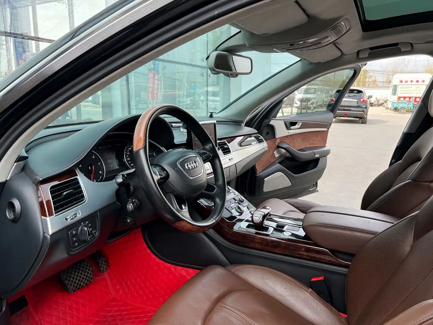 Фото 10 - Audi A8