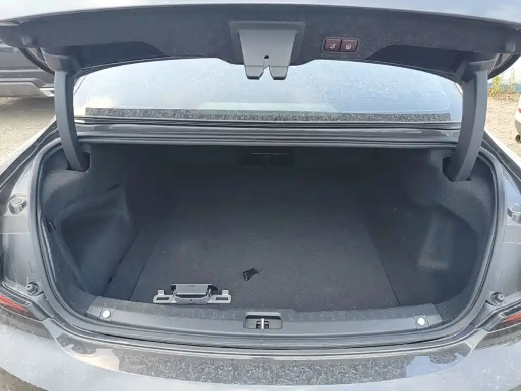 Photo 19 - Volvo S90