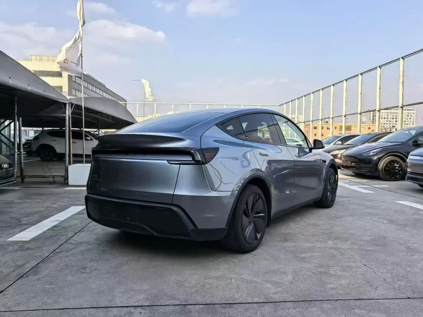 TESLA MODEL Y