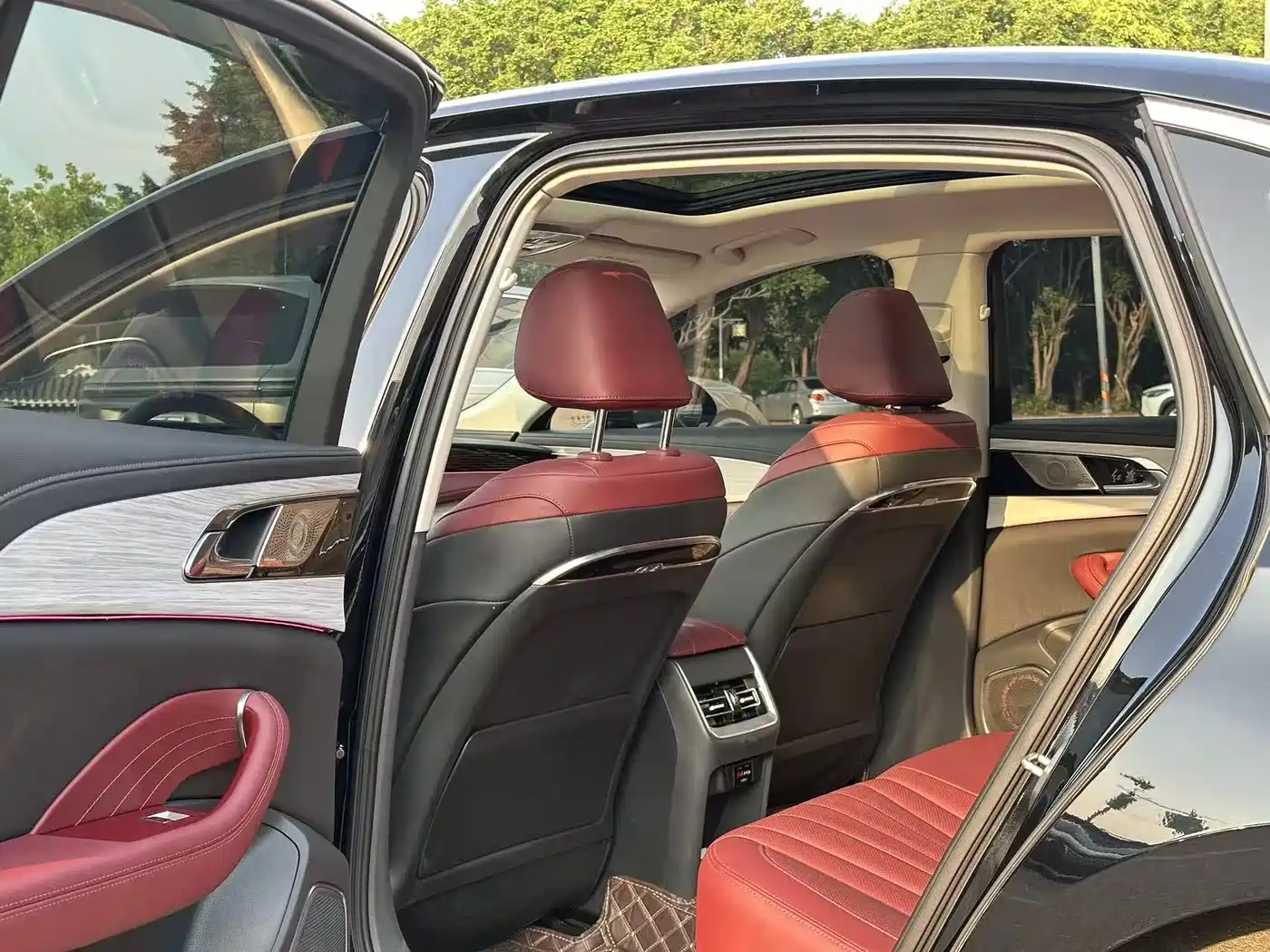 Hongqi H5 2025 1.5T DCT Flag Rhythm 500,000 Units Memorial Edition фото 14