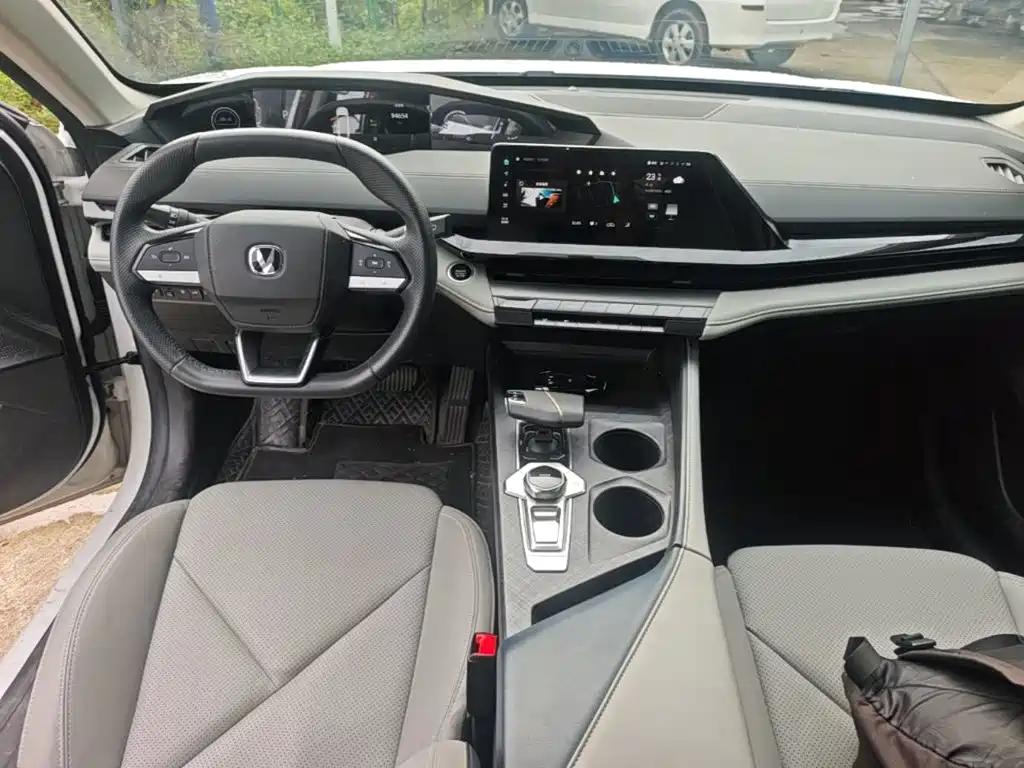 Changan UNI-V iDD 2023 2023 ZhiDian iDD 1.5T 113km Smart Fun Edition