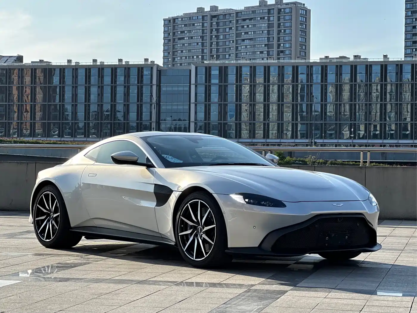 Aston Martin V8 Vantage 2021 2018 4.0T V8 Coupe