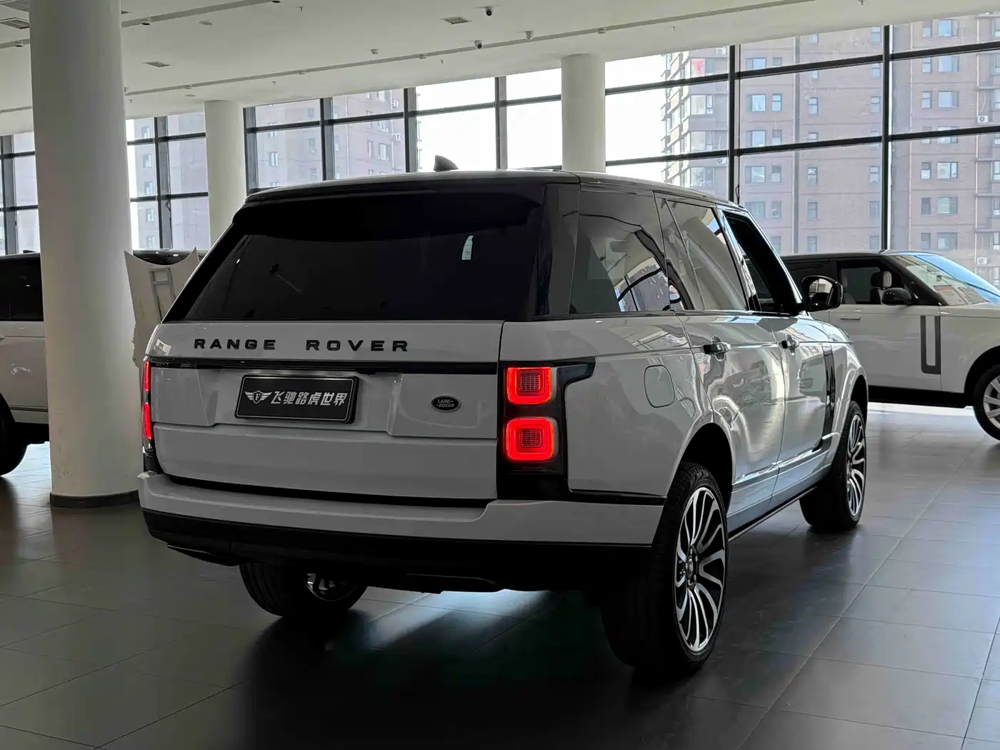 Land Rover Range Rover 2019 3.0 SCV6 Heritage Edition фото 25