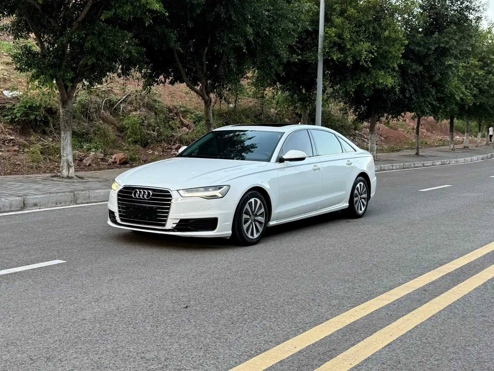Фото 1 - Audi A6L