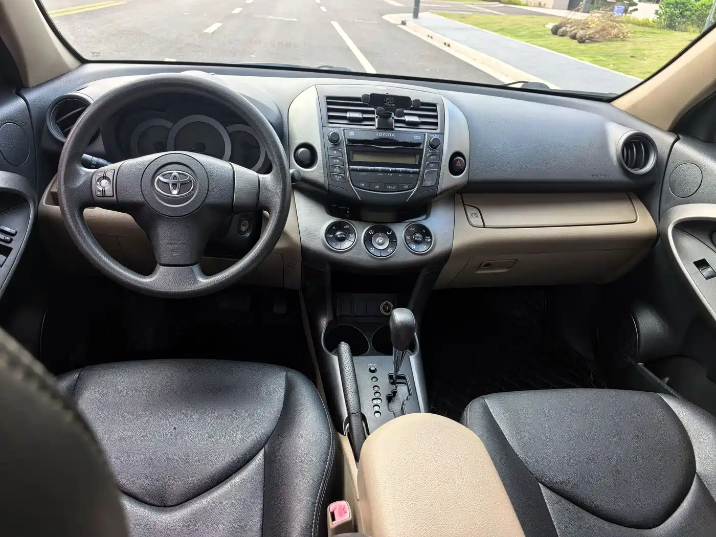Toyota RAV4 Rongfang 2011 2.0L Automatic Classic Edition фото 9
