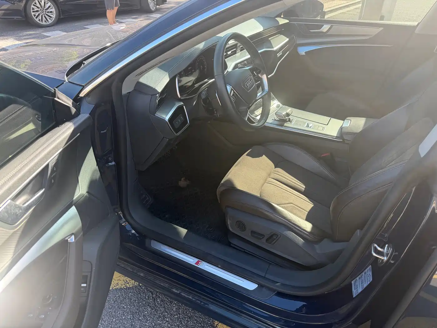 Фото 4 - Audi A7L