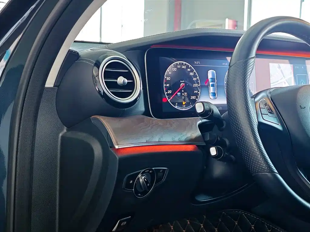 Mercedes-Benz E-Class 2016 E 300 L Luxury фото 11