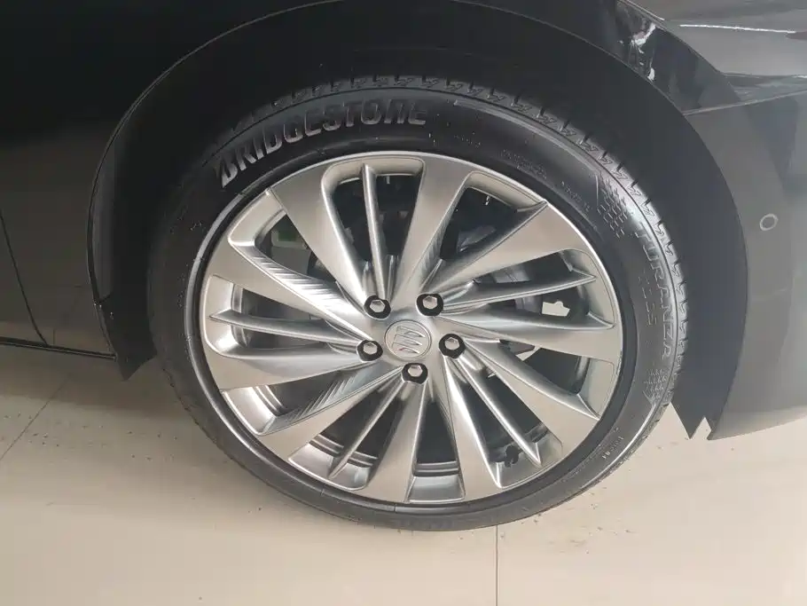 Buick LaCrosse 2025 2025 Platinum Avenir Edition