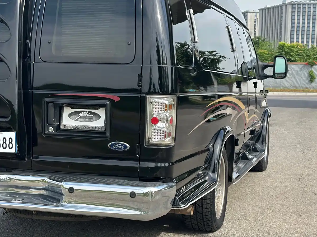 Ford E350 2010 2011 5.4L Standard Yacht Edition