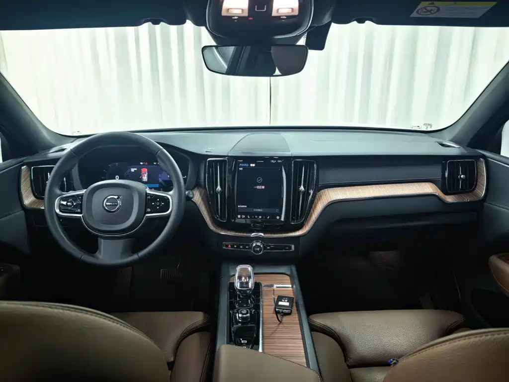 Volvo XC60 Plug-in Hybrid 2025 2025 Plug-in Hybrid Long Range AWD Zhiyuan Sport Edition