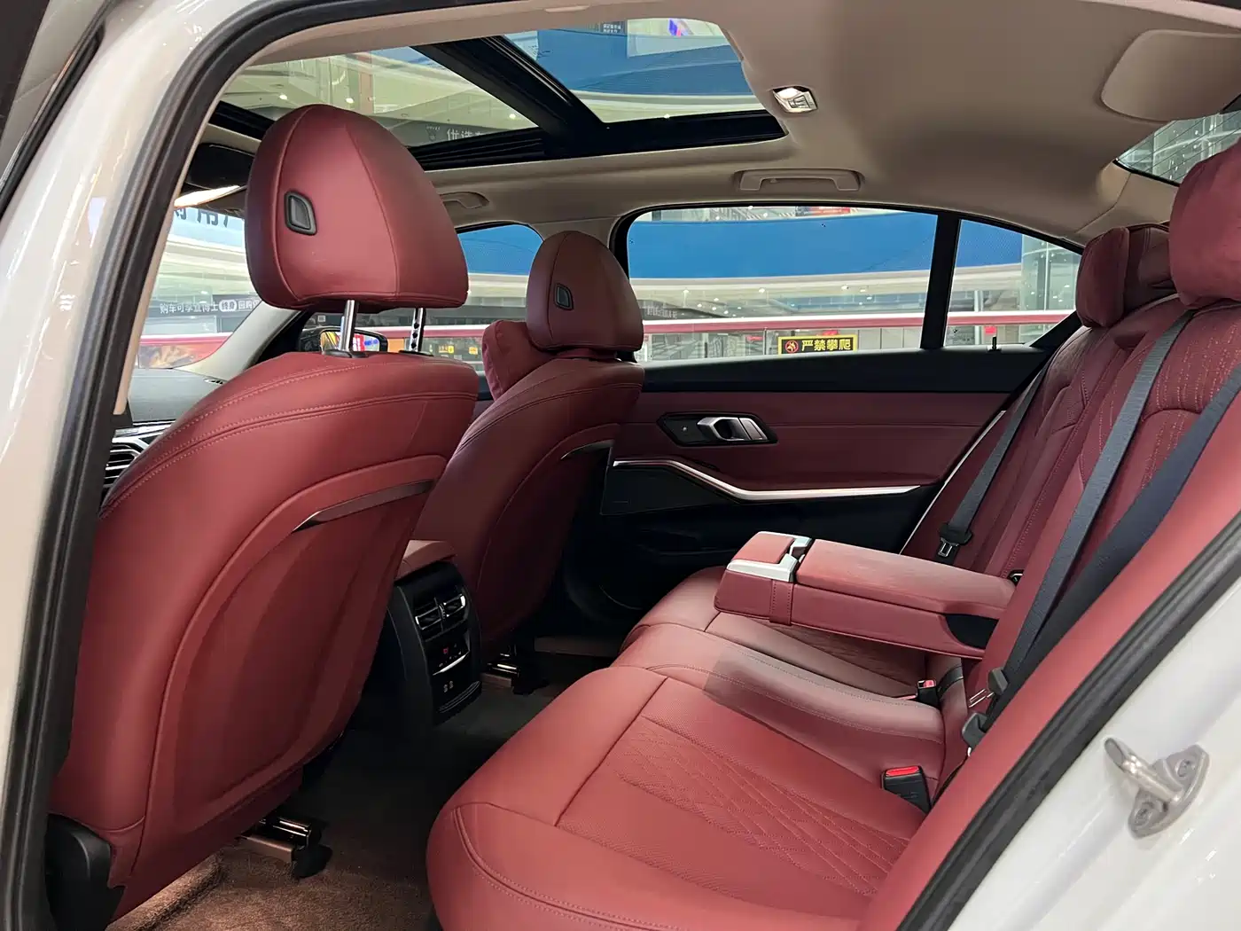 BMW 3 Series 2024 325Li M Sport Shadowline Package фото 21