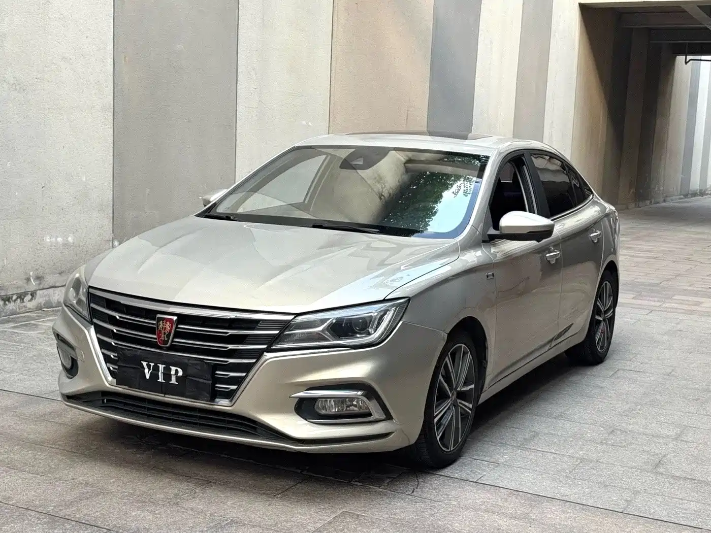 Photo 1 - Roewe i5
