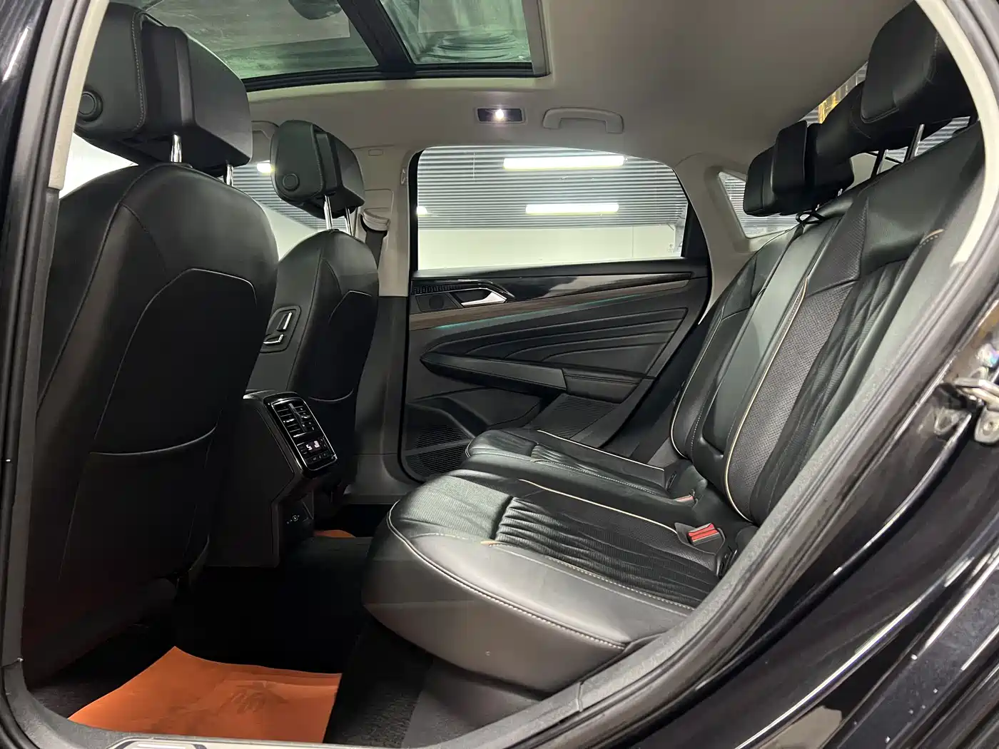 Volkswagen Passat 2021 Model 330TSI Luxury Edition фото 8
