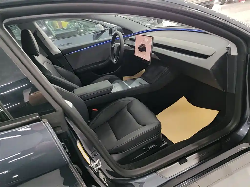 Tesla Model 3 2026 2025 Model Year Facelift Rear-Wheel Drive