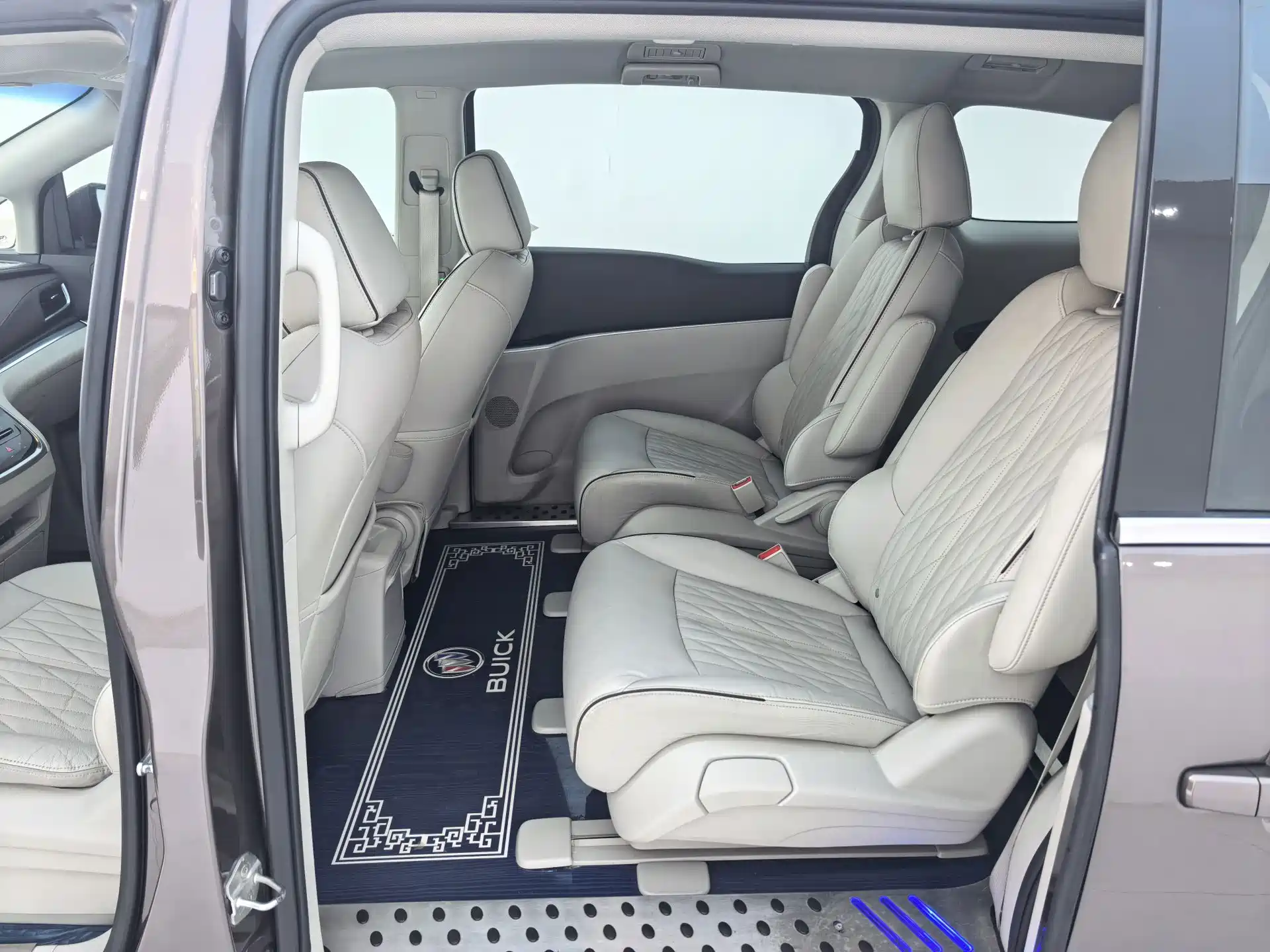 Фото 8 - Buick GL8