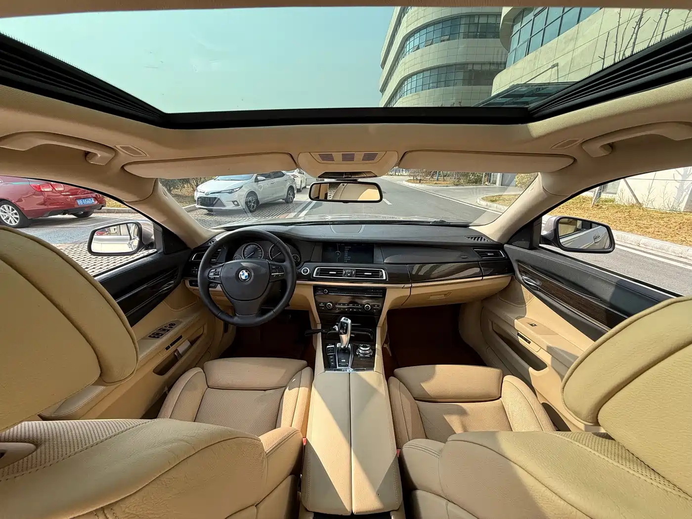 BMW 7 Series 2011 750Li xDrive фото 7