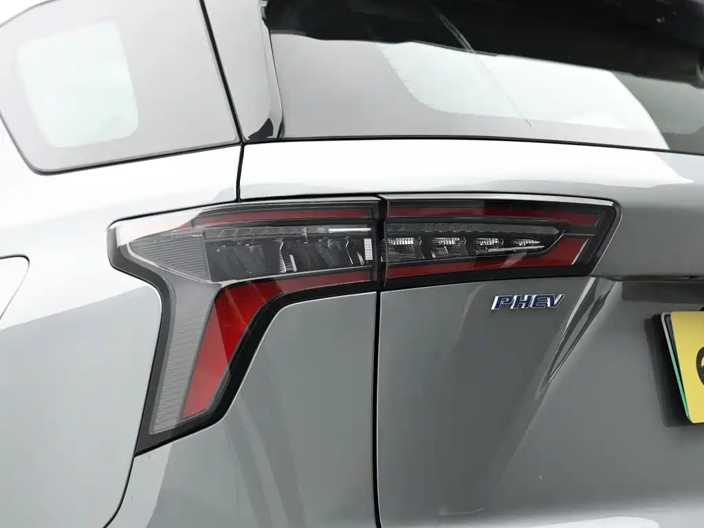 Chevrolet Equinox Plus 2026 2024 102km RS Flagship Edition