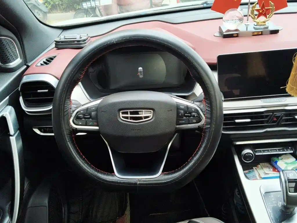 Фото 3 - Geely Binyue